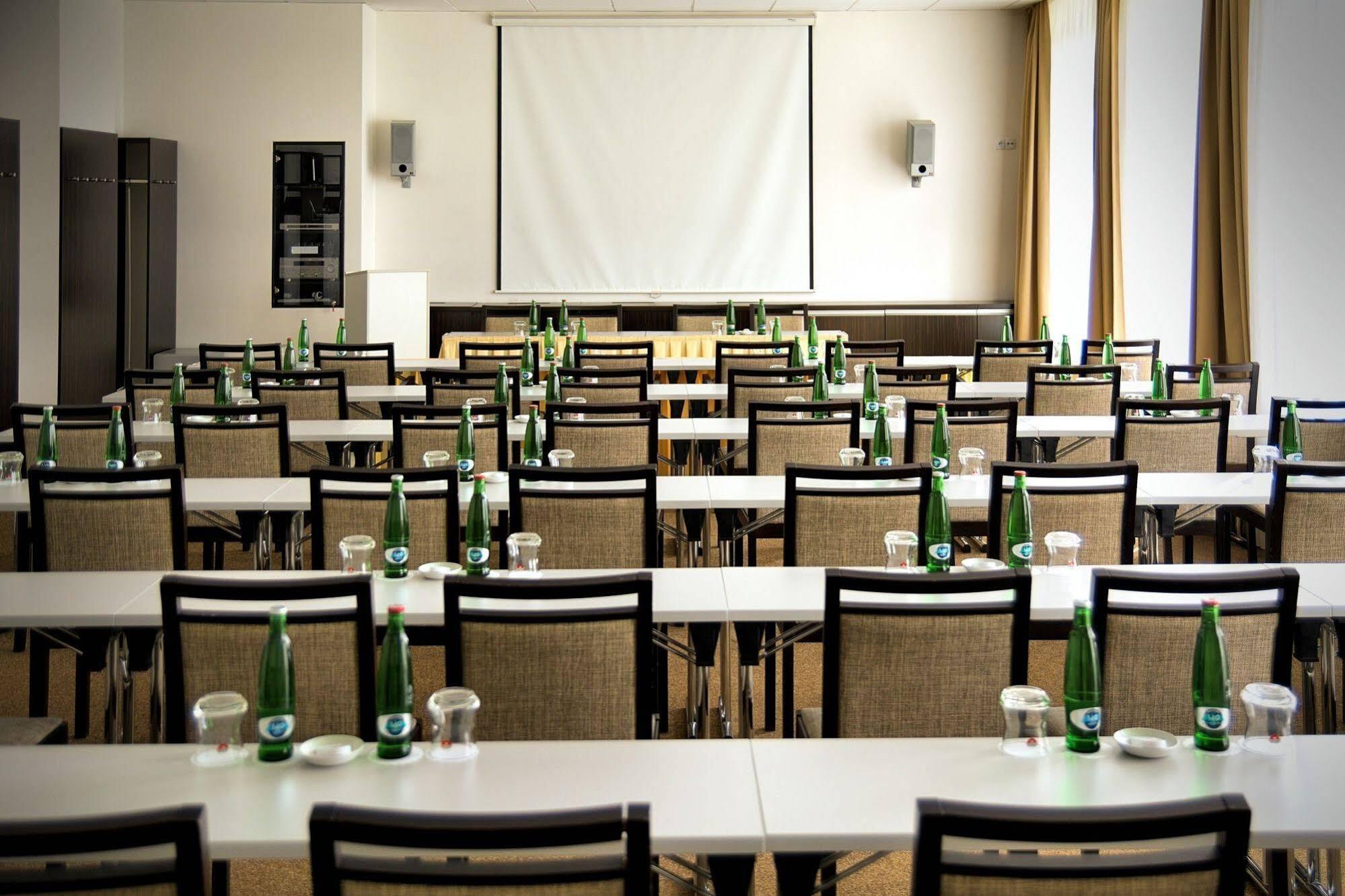 Hotel Euro Παρντούμπιτσε Εξωτερικό φωτογραφία